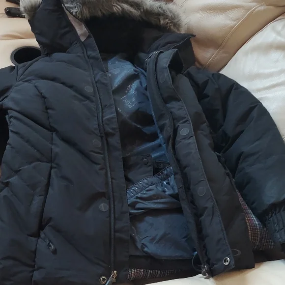 Oakley Women's Black Puffer Jacket with Fur Trim - Picture 7 of 11